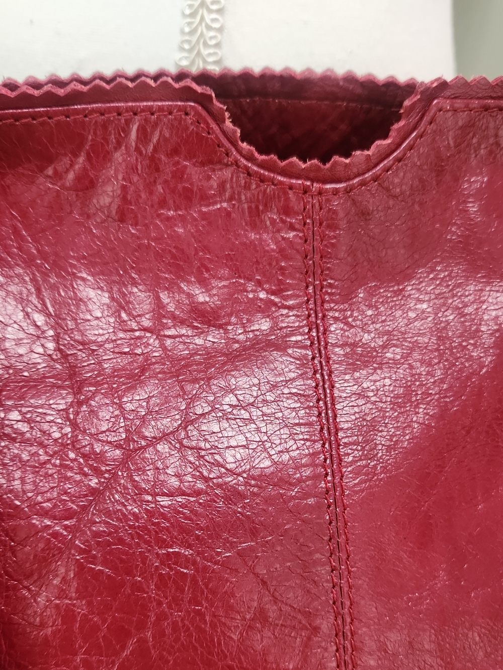Latico Leathers Brigitte Red Full Grain Leather Scalloped Shoulder Tote Bag - Picture 4 of 16